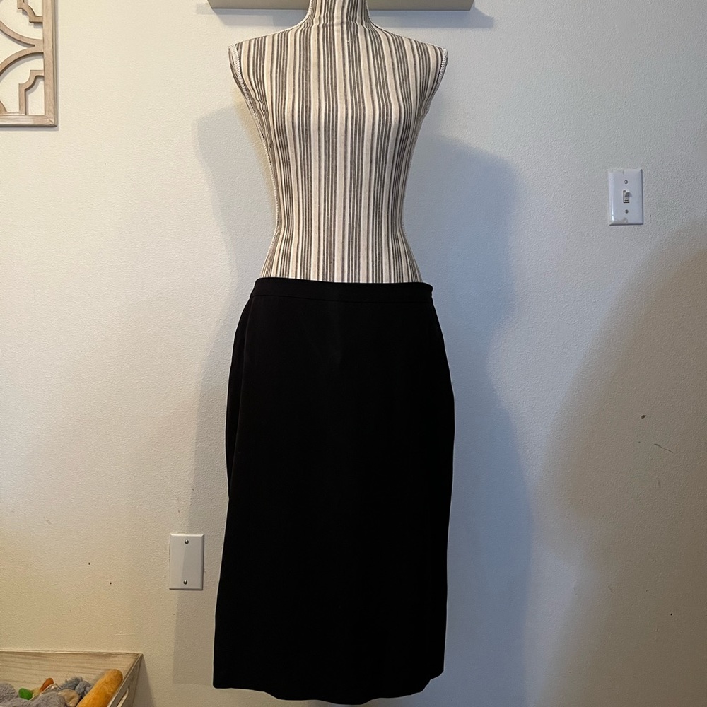Cute black skirt with double slit in the back. Size 10.❤️